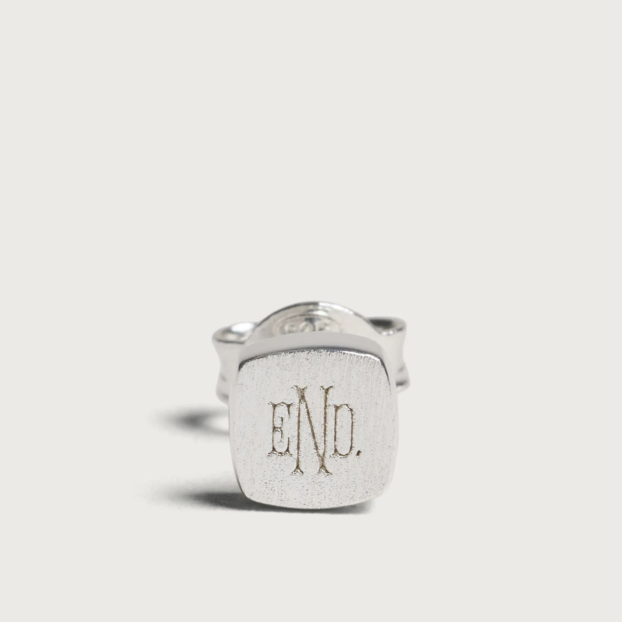 END. Signet Stud